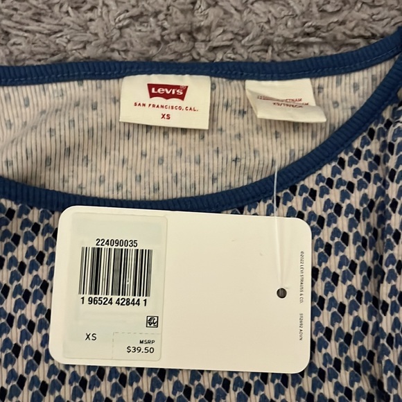 Patterned Levi’s shirt - Picture 3 of 5